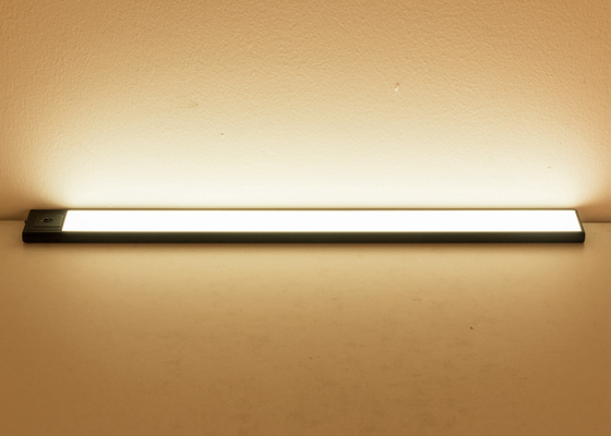 Lumière de nuit d'interrupteur de lampe de vague de main de capteur de mouvement d'IR rechargeable pour la garde-robe
